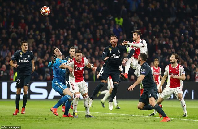 Ajax 1-2 Real Madrid: Benzema và Asensio tỏa sáng