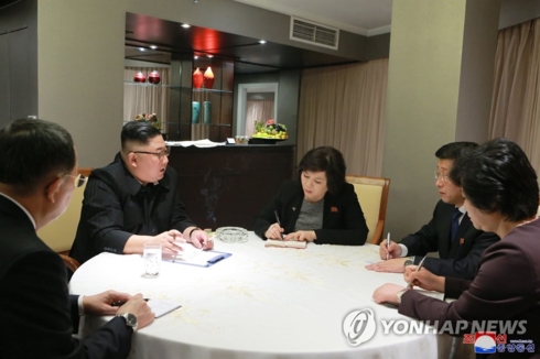 Ông Kim Jong-un thảo luận với cố vấn trước thềm Thượng đỉnh Mỹ-Triều