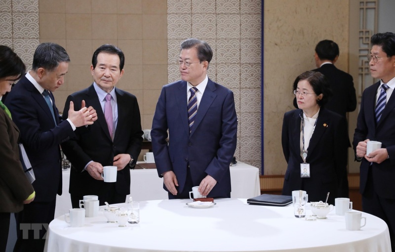 Tổng thống Hàn Quốc lo ngại khi số bệnh nhân bị COVID-19 tăng nhanh
