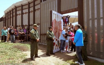 Mỹ cân nhắc tách bố mẹ và con cái của người nhập cư bất hợp pháp