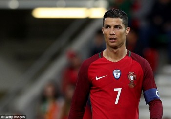 C.Ronaldo lập công, Bồ Đào Nha vẫn thua ngược Thụy Điển