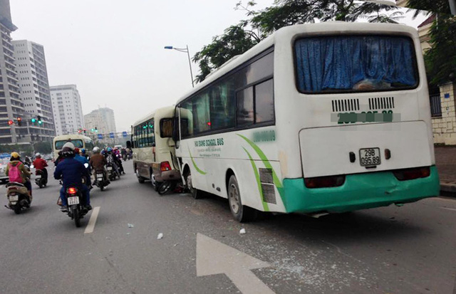 ha noi xe tang gay tai nan lien hoan 1 nguoi tu vong