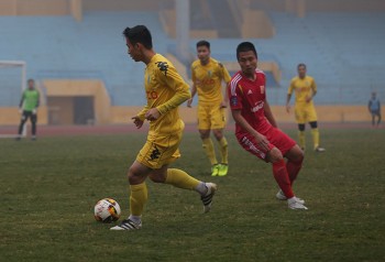 Quang Hải, Duy Mạnh bất lực trước tân binh V-League Nam Định