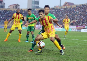 Tân binh V-League Nam Định có điểm, HLV Nguyễn Văn Sỹ hài lòng