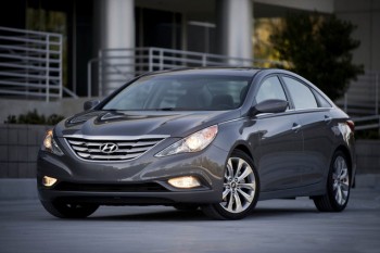 Hyundai triệu hồi xe Sonata 2011 do lỗi túi khí không bung