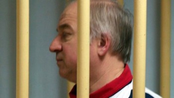 Thủ tướng Anh nghi Nga đứng sau vụ đầu độc cựu điệp viên
