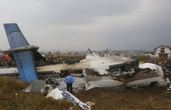 Máy bay rơi tại Nepal nghi do phi công hạ cánh nhầm hướng