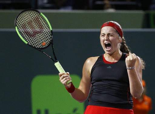 Miami Open: 'Thần đồng' Ostapenko tranh cúp vô địch với Stephens