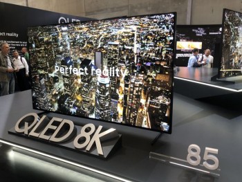 Samsung mang mẫu TV QLED 8K giá hơn 2 tỷ về Việt Nam