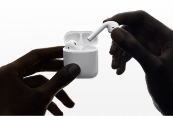 Apple trình làng AirPods thế hệ thứ 2: pin lâu hơn, sạc không dây, tích hợp Siri