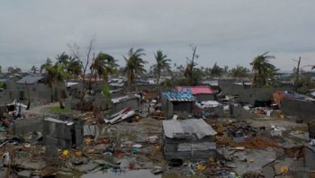 Đội cứu hộ “chạy đua” để giải cứu các nạn nhân của siêu bão Idai