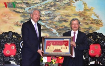 Phó Thủ tướng, Bộ trưởng Điều phối An ninh quốc gia Singapore thăm Huế
