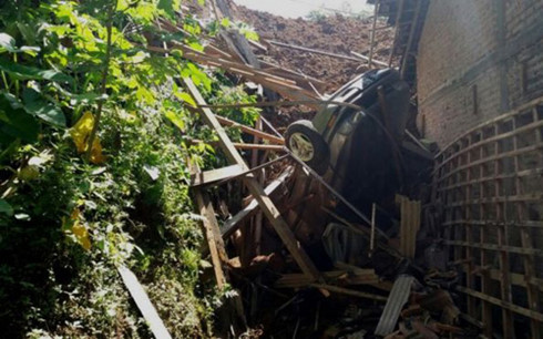 Lở đất tại Indonesia chôn vùi 24 người ở Ponorogo