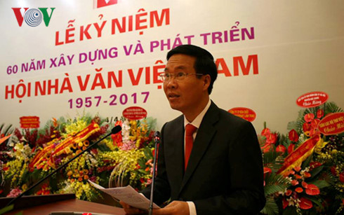 Văn học góp phần nuôi dưỡng, xây dựng nhân cách con người Việt Nam