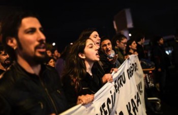 Thổ Nhĩ Kỳ: Biểu tình phản đối kết quả trưng cầu ý dân