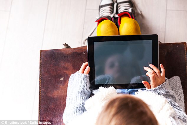 Nhà tâm lý học kêu gọi: Tuyệt đối không cho trẻ dưới 2 tuổi chơi iPad