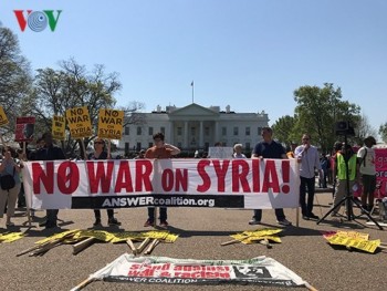 Người dân Mỹ biểu tình phản đối cuộc tấn công tên lửa vào Syria