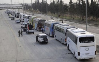 Hàng nghìn tay súng nổi dậy Syria đầu hàng và giao nộp vũ khí