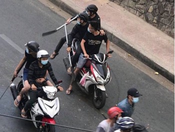 Hơn 20 người dàn trận chém nhau giữa phố Sài Gòn