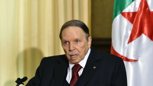 Tổng thống Algeria ấn định ngày từ chức cuối tháng 4