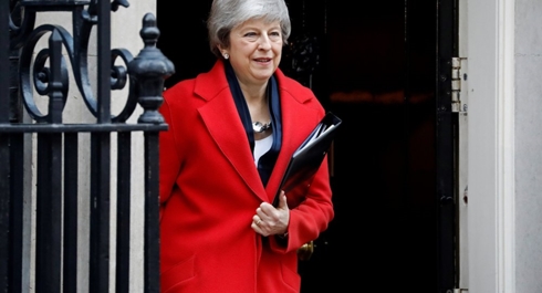 Chiếc ghế của Thủ tướng Anh Theresa May được đảm bảo đến tháng 12
