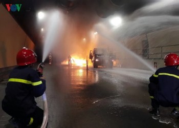 Ảnh: Diễn tập phòng cháy chữa cháy trong hầm đường bộ Hải Vân