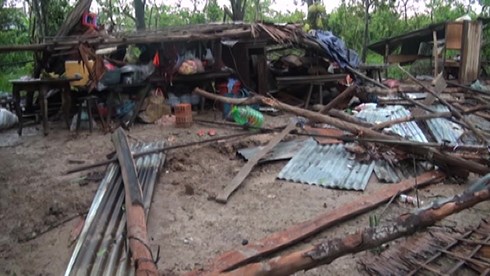 Lốc xoáy làm hàng chục nhà dân ở Tiền Giang sập, tốc mái