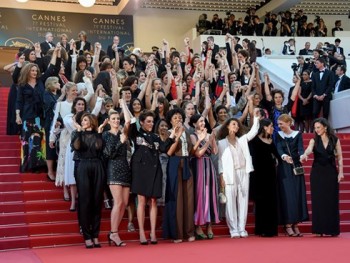 82 người đẹp lên thảm đỏ Cannes đòi quyền bình đẳng giới