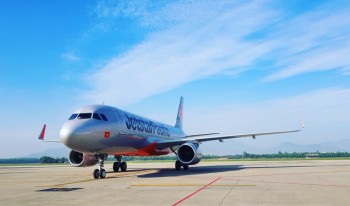 Máy bay quay đầu tại Đà Nẵng cấp cứu nữ du khách Séc mang thai