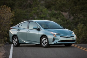Toyota tin vào tương lai của xe hybrid truyền thống hơn là xe chạy điện