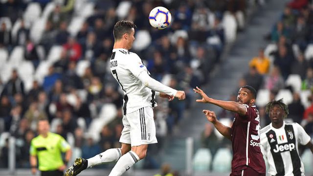 C.Ronaldo lại sắm vai người hùng giúp Juventus thoát thua