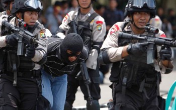 Cảnh sát Indonesia bắt giữ 8 nghi phạm âm mưu tấn công khủng bố