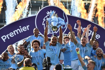 Man City hạnh phúc nhận cúp bạc vô địch Premier League