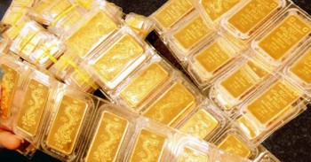 Giá vàng hôm nay: Vàng SJC giữ giá trong khi vàng thế giới lao dốc