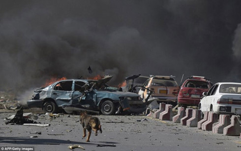 Nhiều nhóm khủng bố nhận trách nhiệm vụ đánh bom xe ở Afghanistan