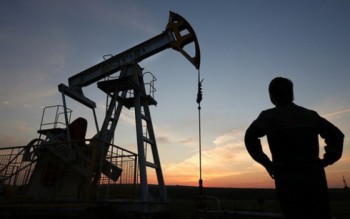 Giá dầu sụt mạnh vì nhà đầu tư mất niềm tin vào OPEC