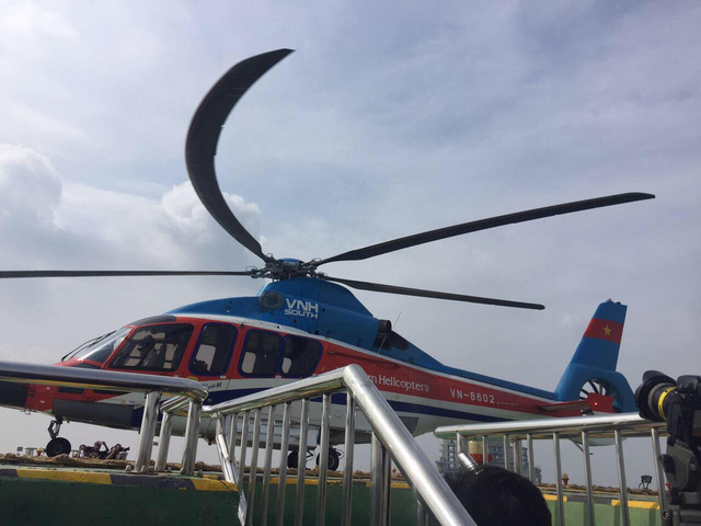 Đón khách đi Tân Sơn Nhất bằng trực thăng từ cao ốc trung tâm Sài Gòn