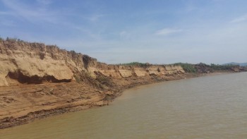 Bất lực nhìn cát tặc hoành hành trên sông Chu