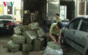 Thu giữ lô mỹ phẩm nhập lậu từ Trung Quốc chuẩn bị chuyển về Hà Nội