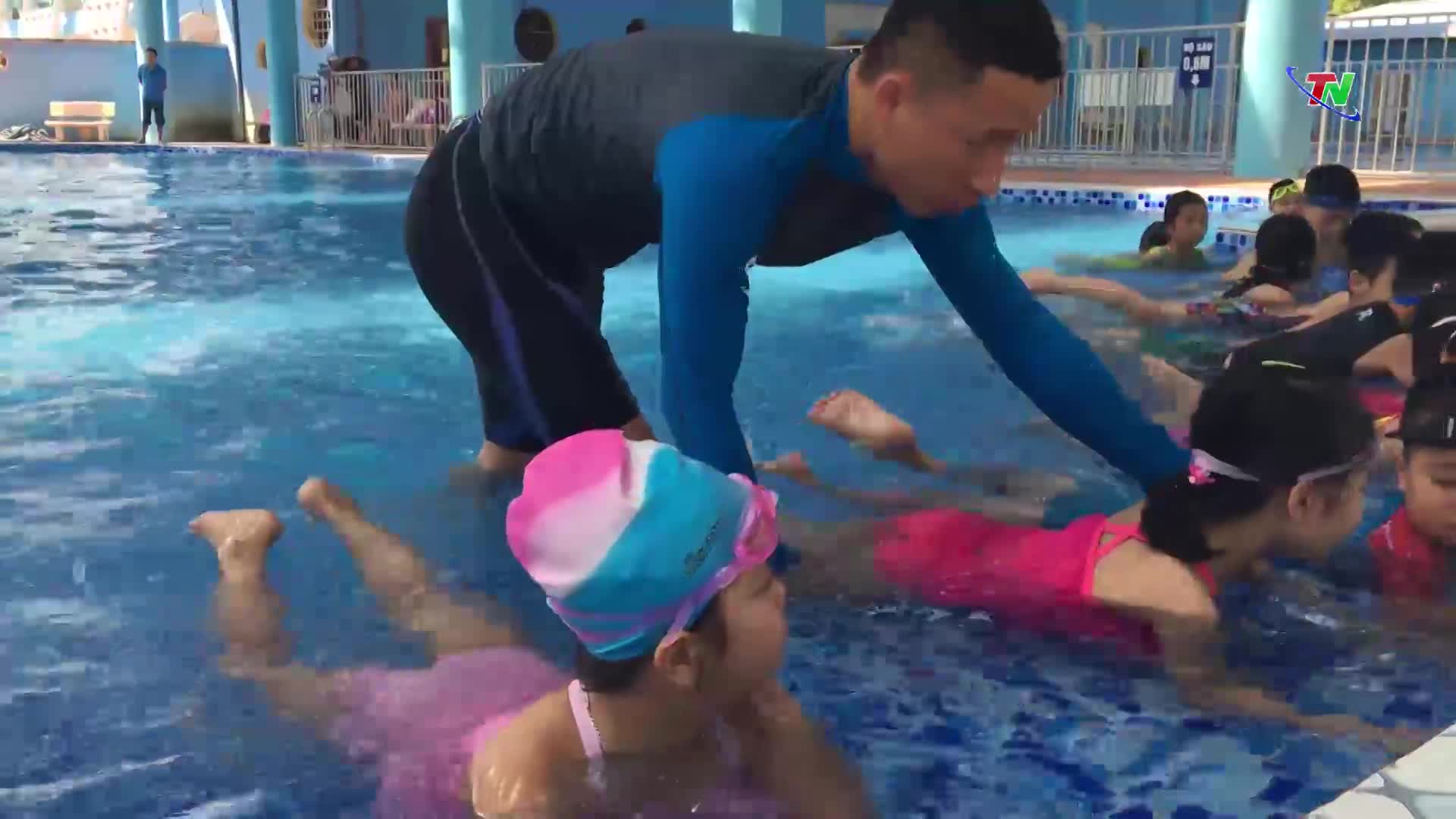 Thái Nguyên: Nhu cầu học bơi cho trẻ ngày càng phát triển