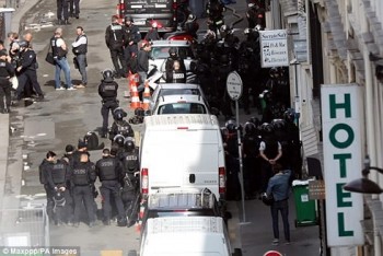 Vụ bắt giữ con tin tại Paris: Không phải là âm mưu khủng bố?