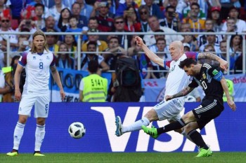 Argentina 1-1 Iceland: Messi đá hỏng phạt đền