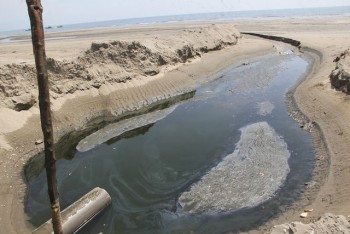 Vụ hồ tôm xả 1.000 m3 nước thải ra biển: Khắc phục kiểu đối phó!