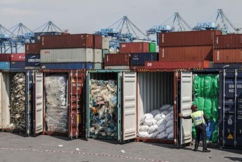Tiếp bước các quốc gia ASEAN, Indonesia trả lại rác thải cho Mỹ