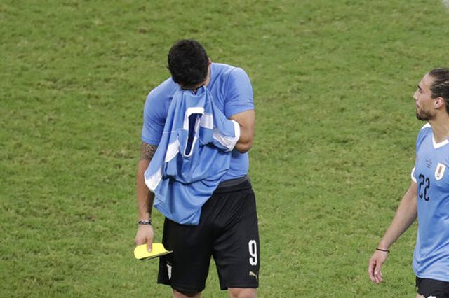 Luis Suarez hóa tội đồ, Uruguay bị loại khỏi Copa America