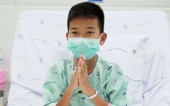 Đội bóng Lợn Rừng của Thái Lan gửi lời cám ơn từ bệnh viện