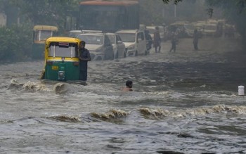 Sập tường do mưa làm ít nhất 15 người chết, 69 người bị thương ở Ấn Độ