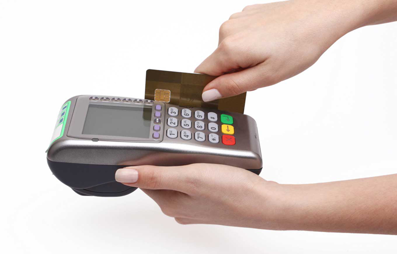 Sẽ xử lý nghiêm việc rút tiền mặt qua thẻ tín dụng