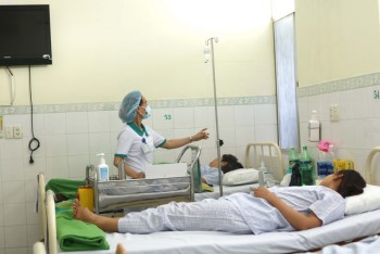 Vụ gần 50 du khách Lào nhập viện: Sẽ xử phạt nhà hàng 25 triệu đồng