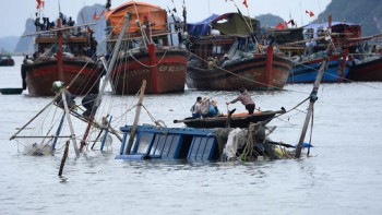 Đắm tàu cá, 6 ngư dân được cứu sống